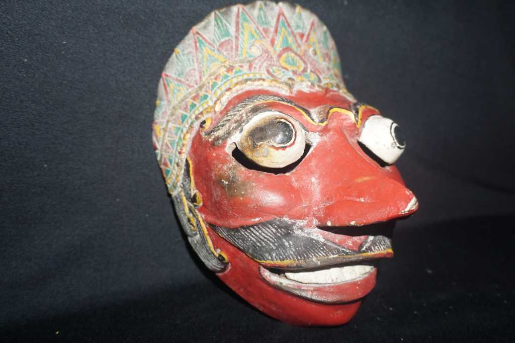 Topeng Klono Antik