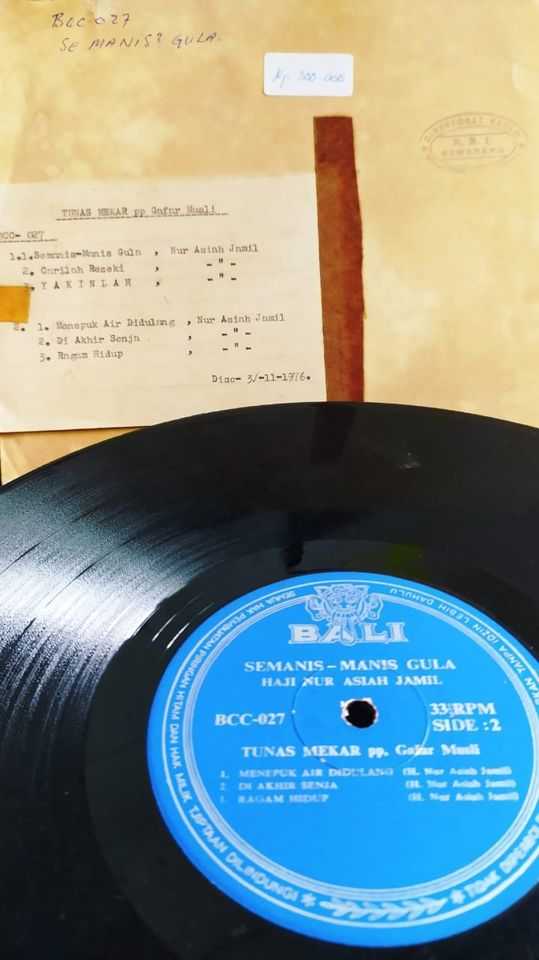 Piringan Hitam Semanis - Manis Gula - Haji Nur Asiah Jamil