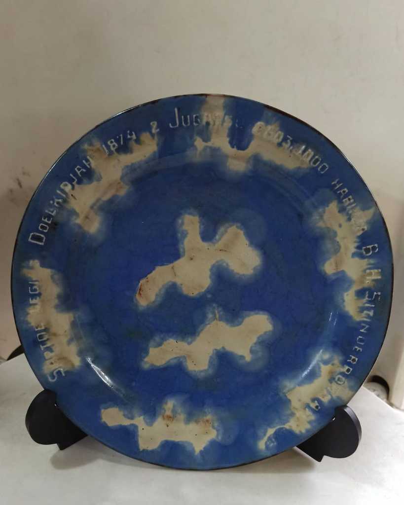 Piring Keramik Vintage