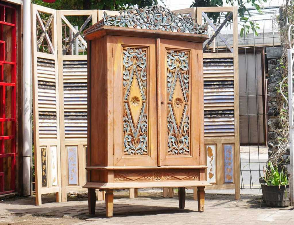 Lemari Jawa Ukir P 92 x L 39 x T 173