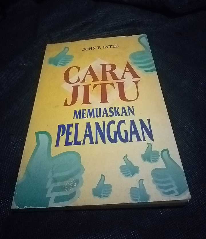 Buku CARA JITU MEMUASKAN PELANGGAN - Oleh John F Lytle - Alih Bahasa Agus Subarno SPd. - Penerbit Abdi Tandur Jakarta - Cetakan Pertama - Tahun 1996