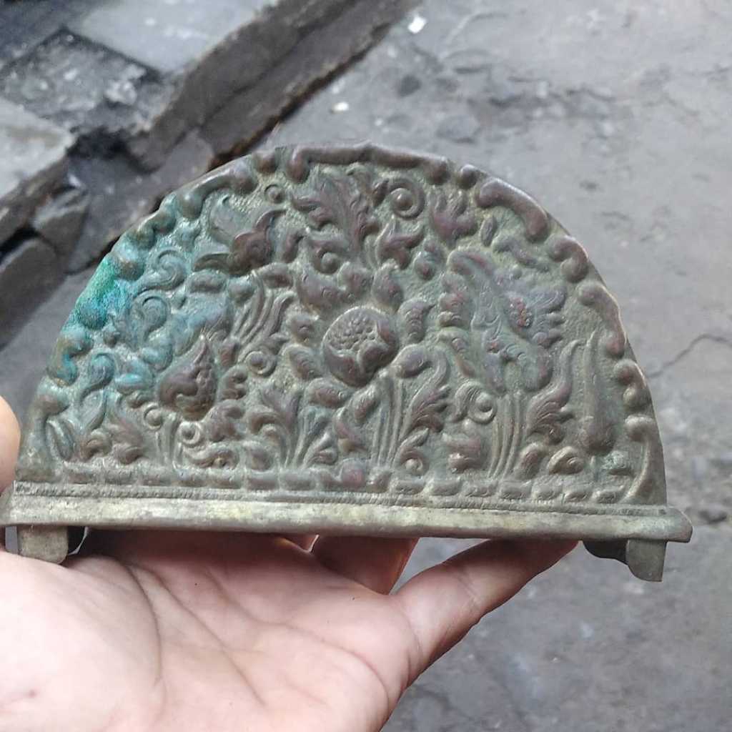 Tempat tisu mtif bunga timbul