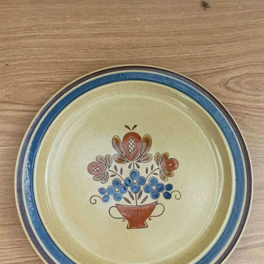 Piring Keramik Vintage