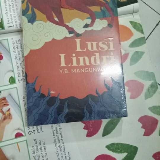 Buku lusi lindri mangunwijaya ; Panglima panglima medan perang raja serta adipati adalah jago jago perang...