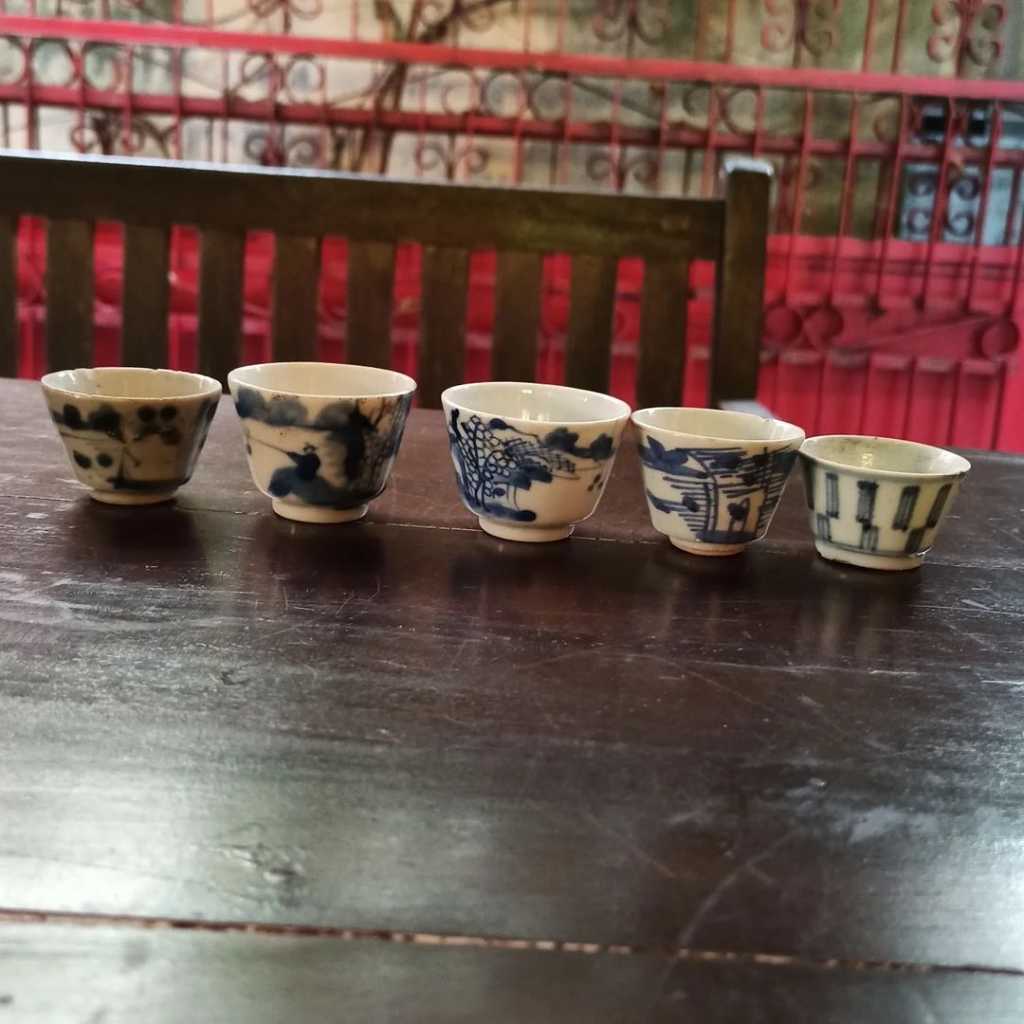 Cucing Keramik China Antik