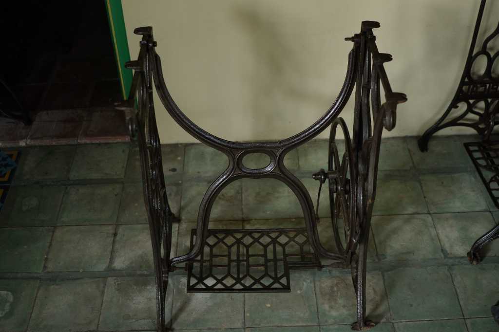 Stand Mesin Jahit PFAFF