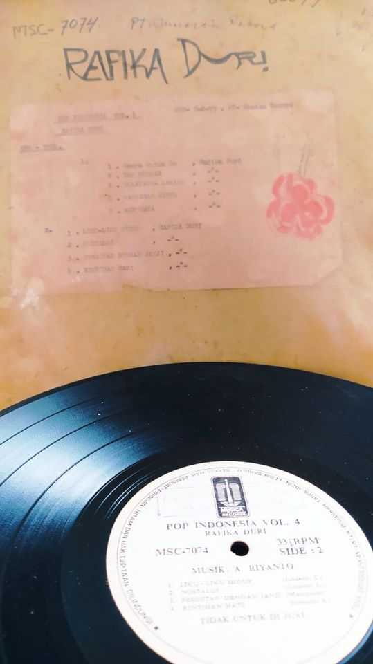 Piringan Hitam POP Indonesia Vol. 4 - A. Riyanto