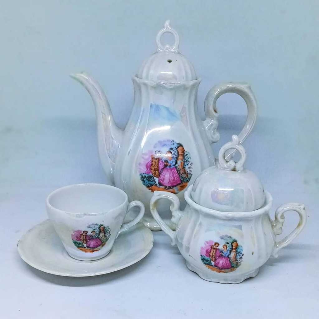 Tea Set Dancing Dutch