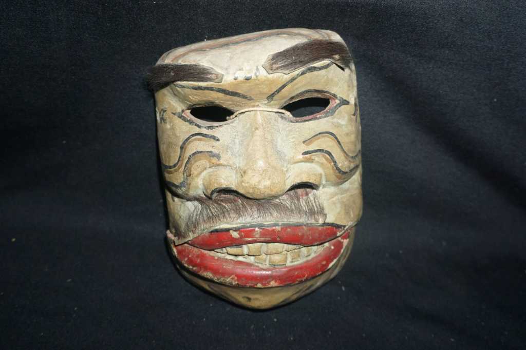 Topeng Primitif Antik