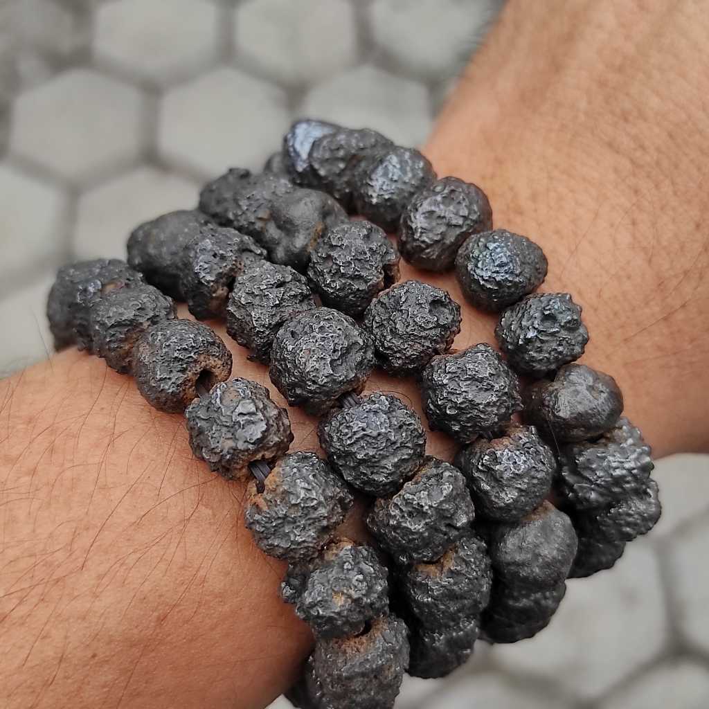 Gelang dari Fosil Biji Genitri peninggalan Era Majapahit Abad 13