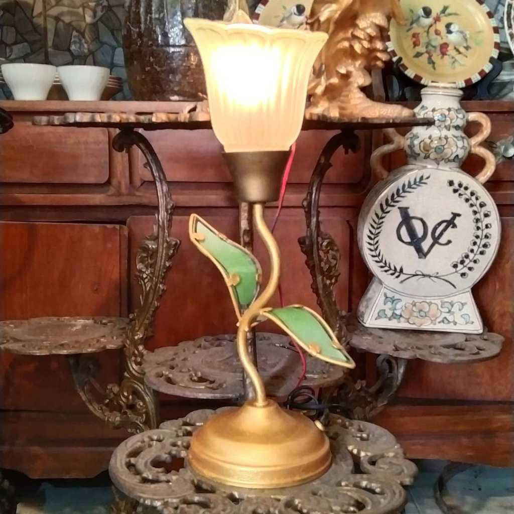 Lampu meja vintage Saklar power