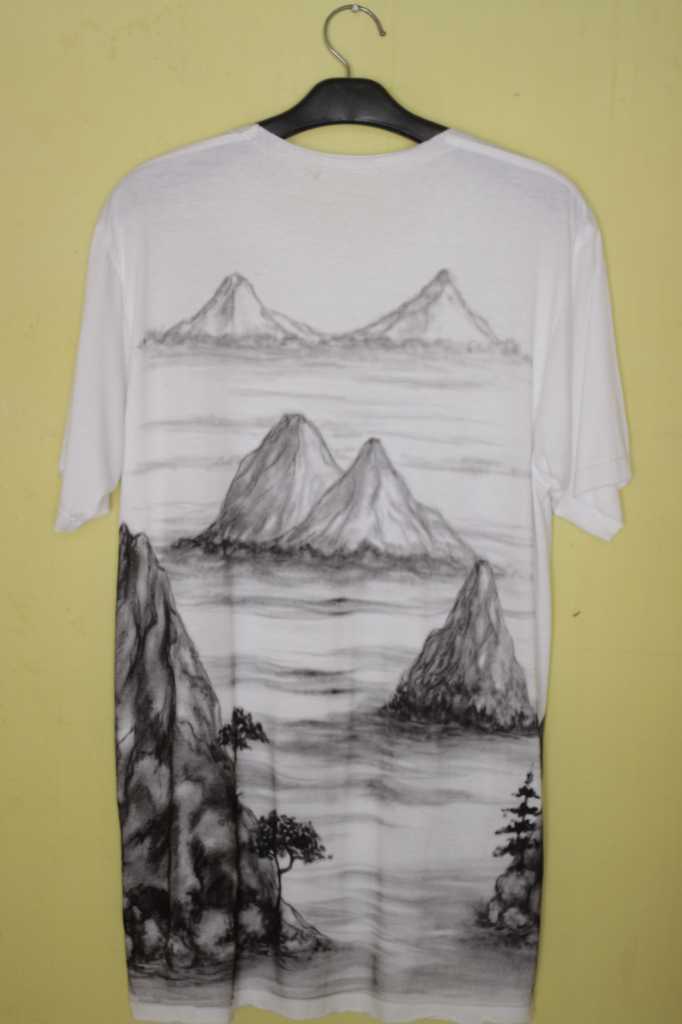kaos lukis bahan katun "gunung di balik danau"