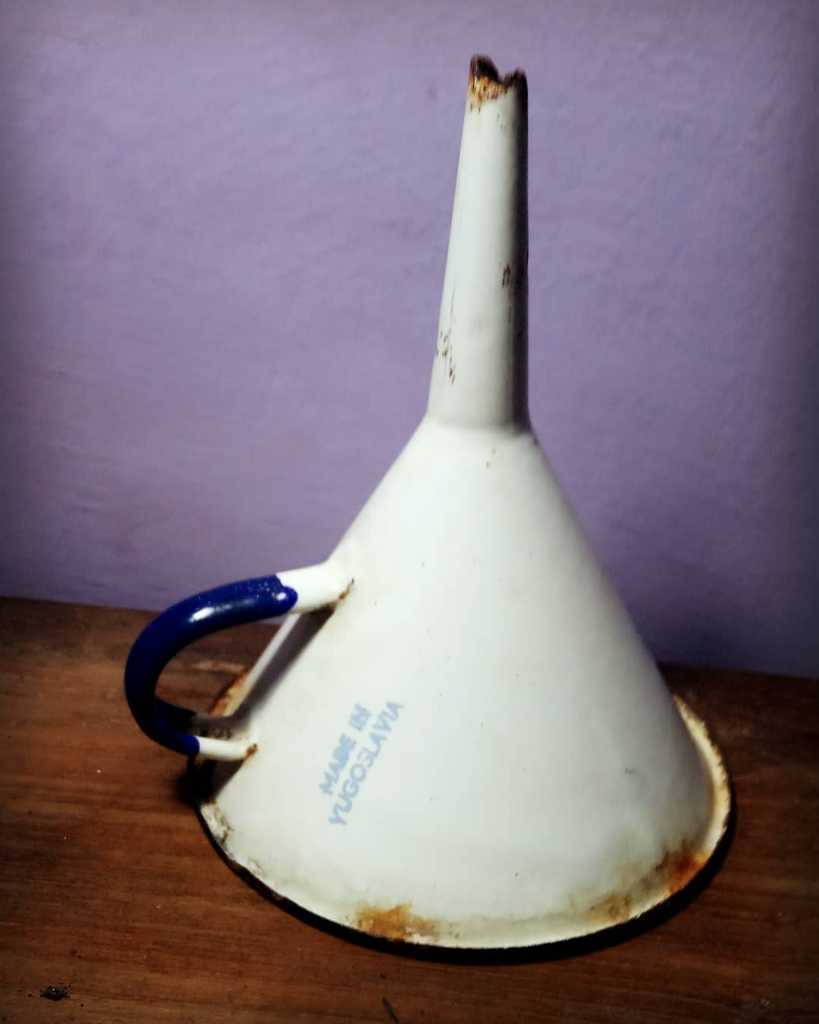 Corong minyak enamel