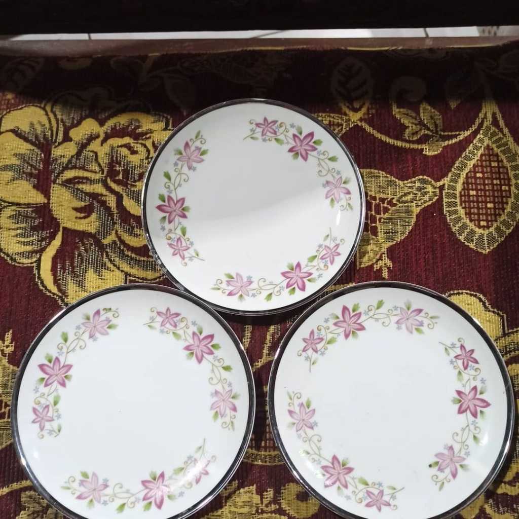 Piring Keramik Vintage