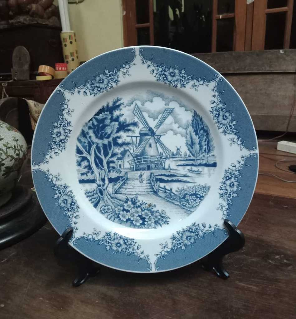 Piring Porcelain Vintage