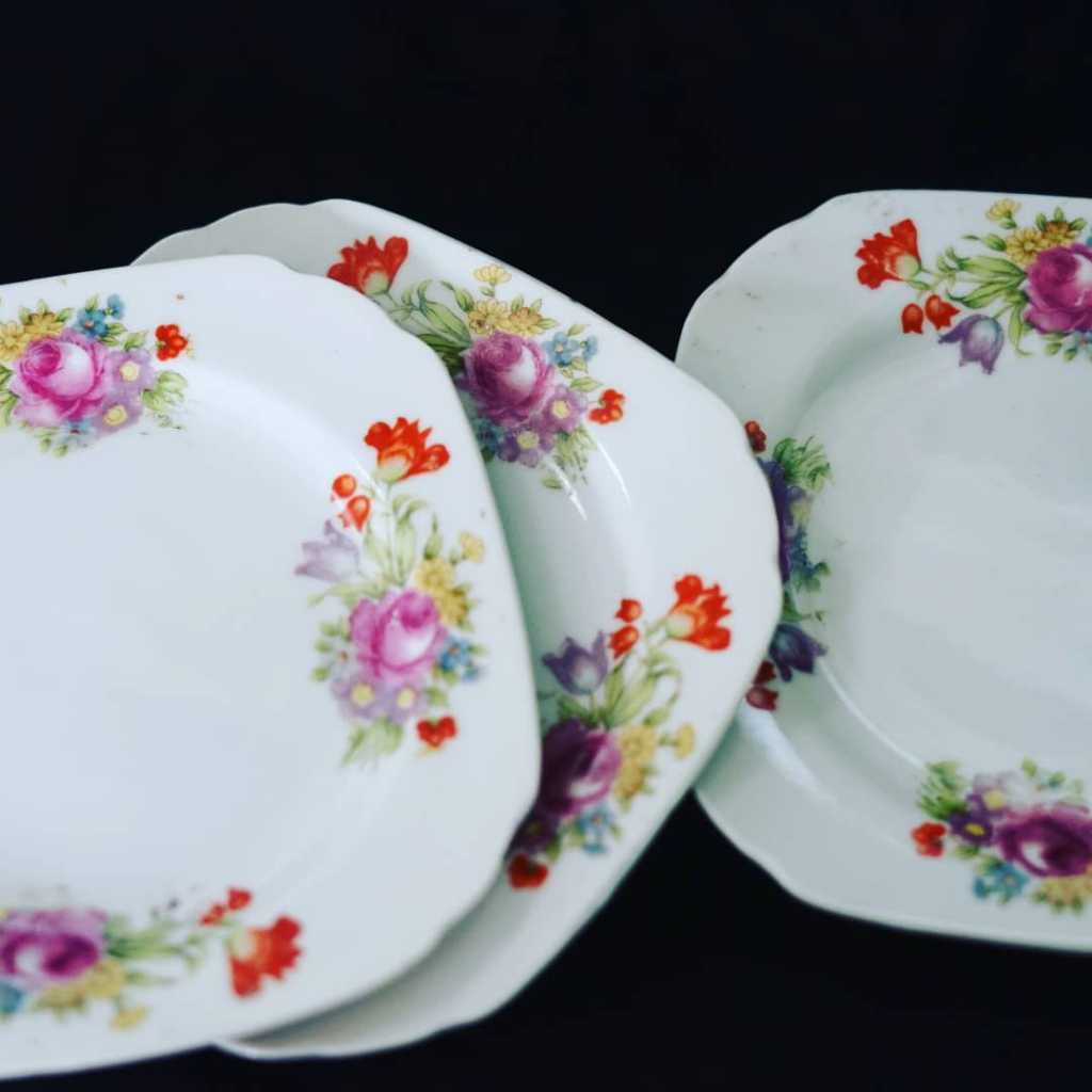 Piring Keramik Vintage