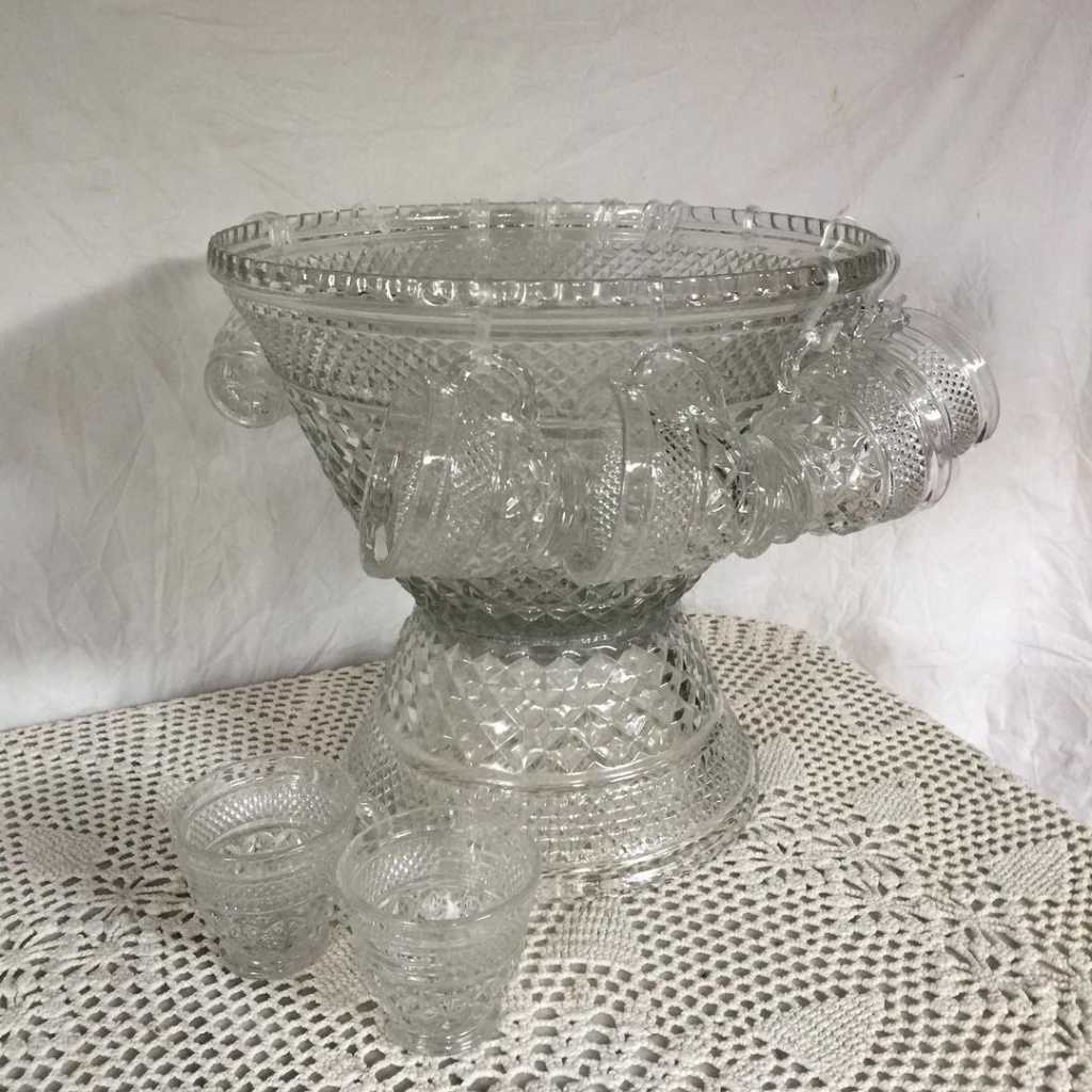 Tempat minuman untuk pesta.