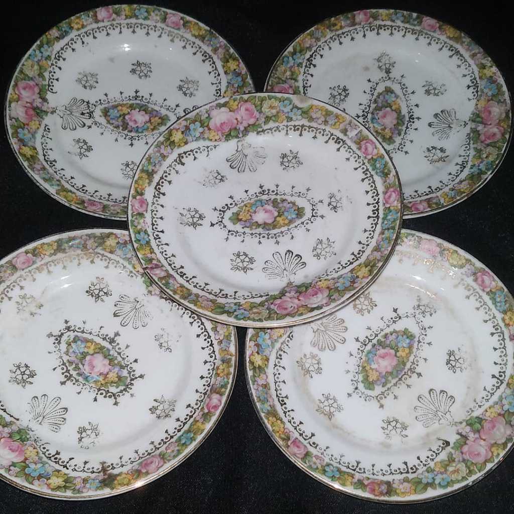 Piring Porcelain Vintage Jepang
