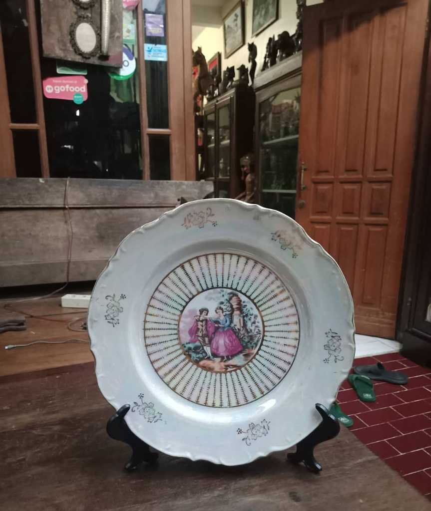 Piring Porcelain Vintage