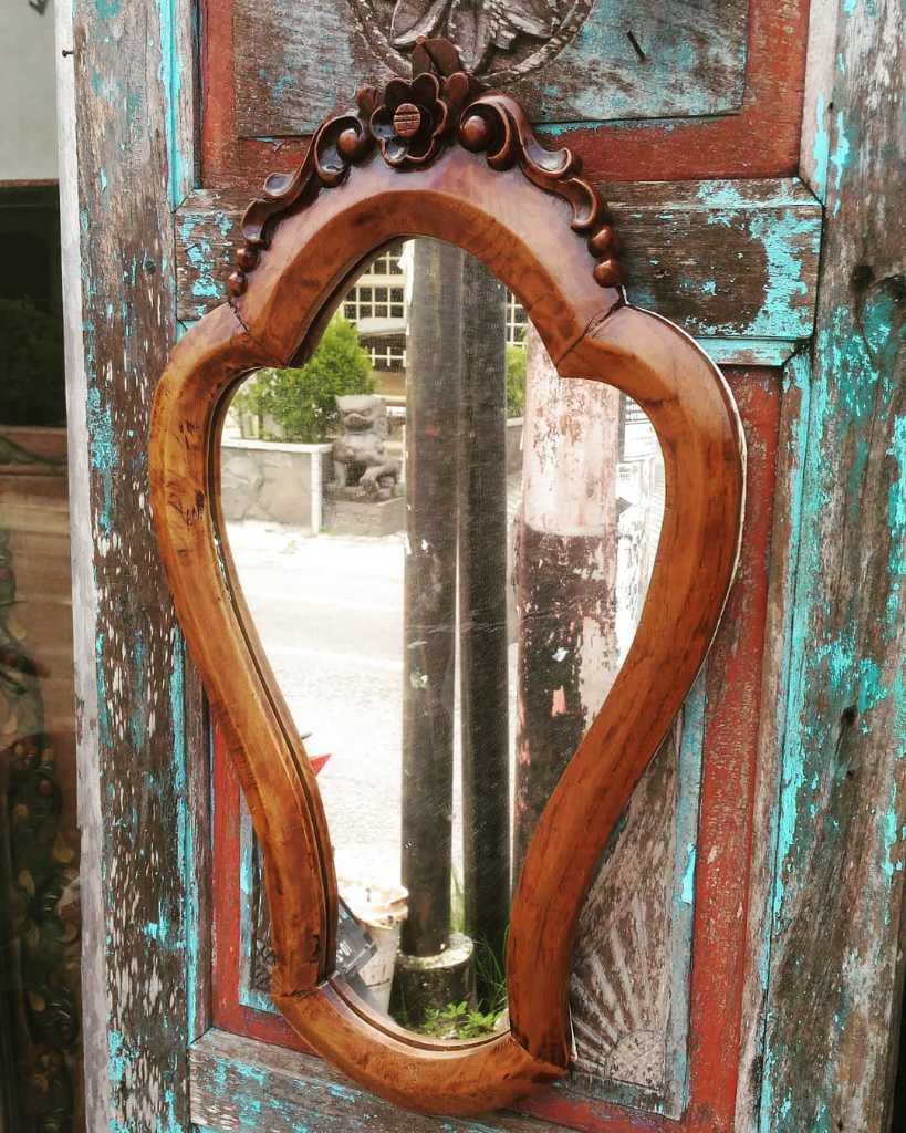 Kaca cermin lawasan. Kayu jati. T.54cm x L. 33cm.