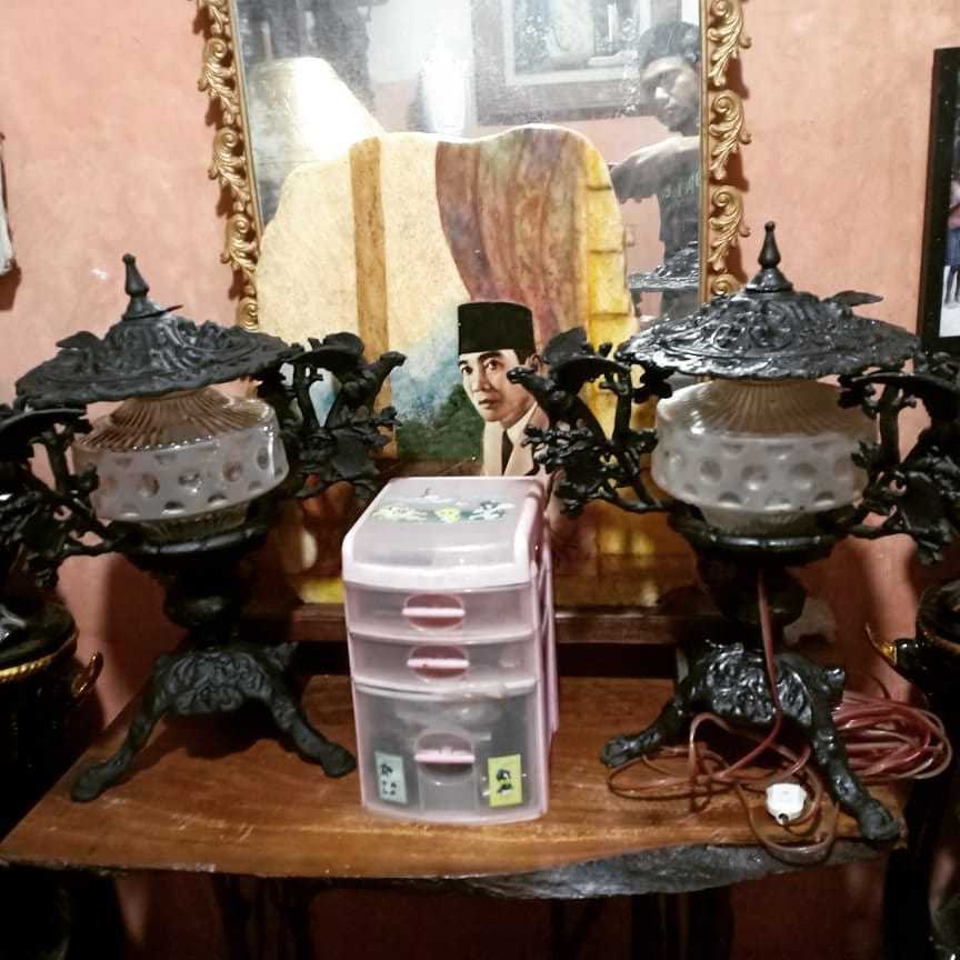 Sepasang lampu meja eropa kuno Bahan besi