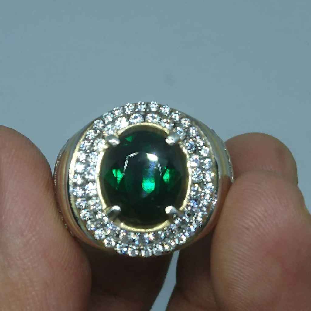 Natural vivid Green Tsavorite