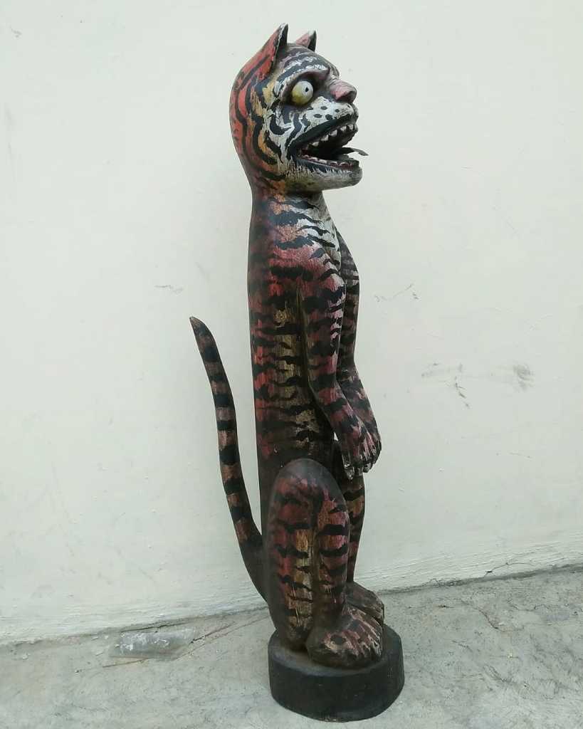 Patung Harimau Berdiri