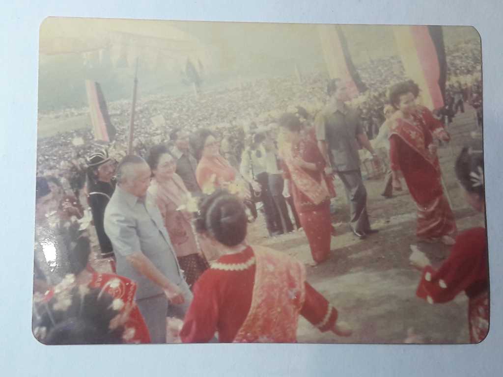 Foto Original Soeharto Ibu Tien