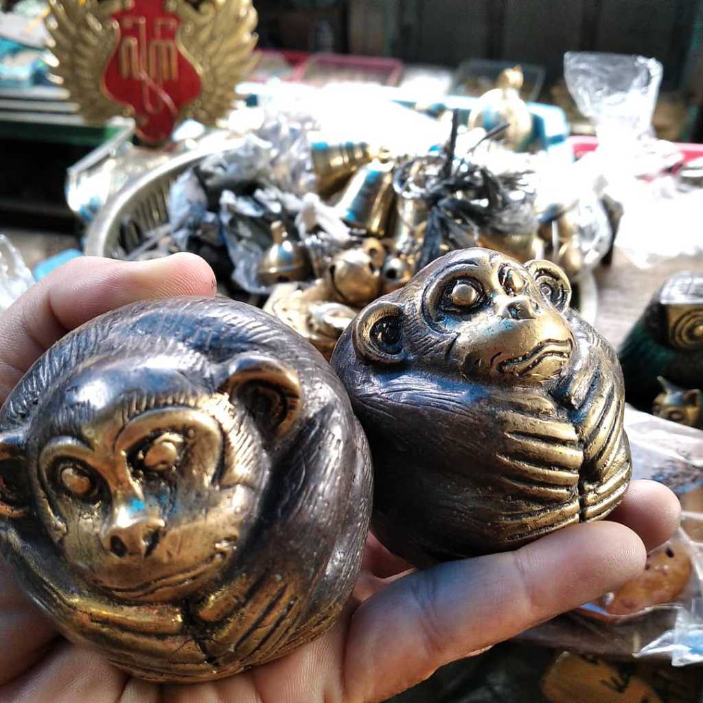 Patung Vintage Logam