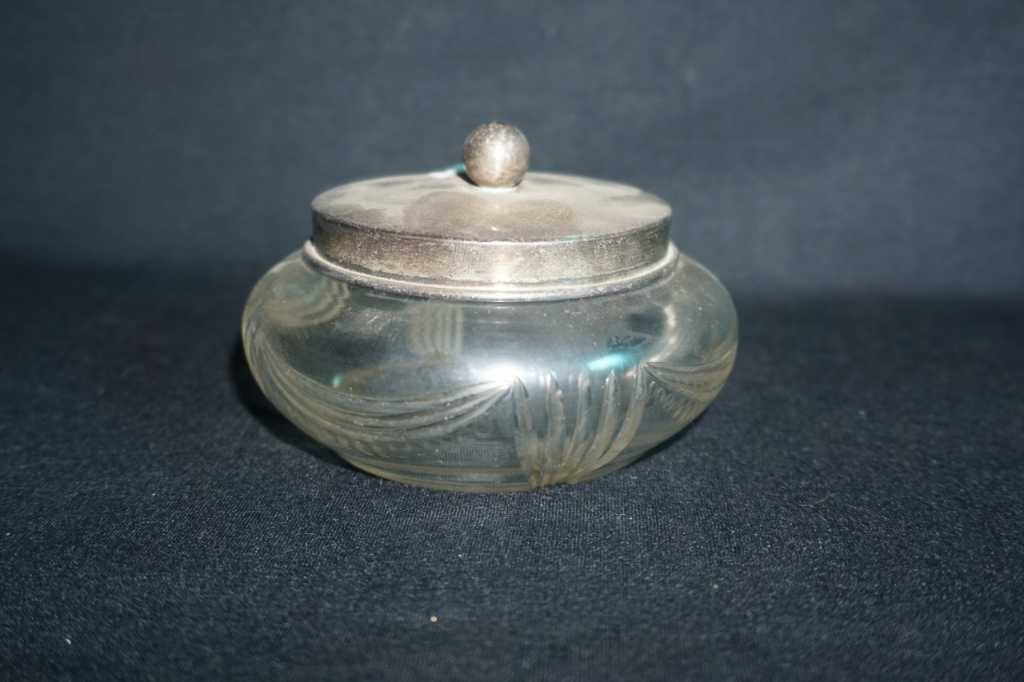 Tempat Perhiasan Bahan Kaca