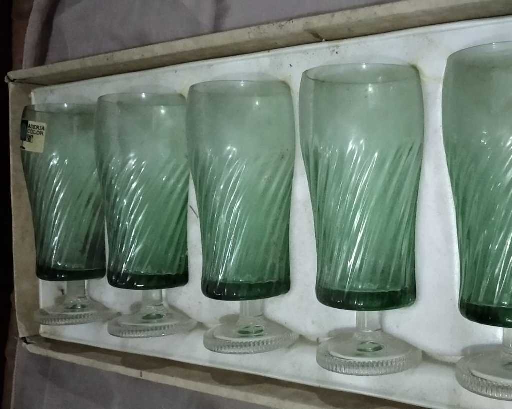 Gelas Aderia gelas tangkai japan hijau