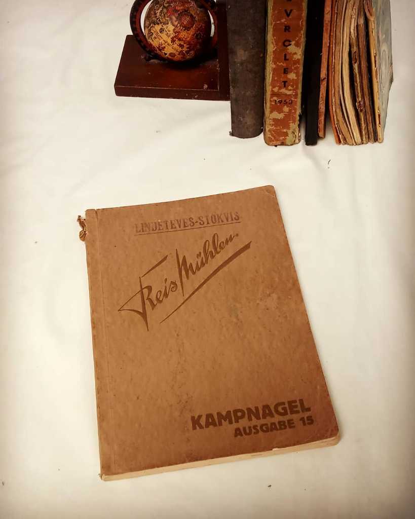 Buku katalog "LINDETEVES STOKVIS"