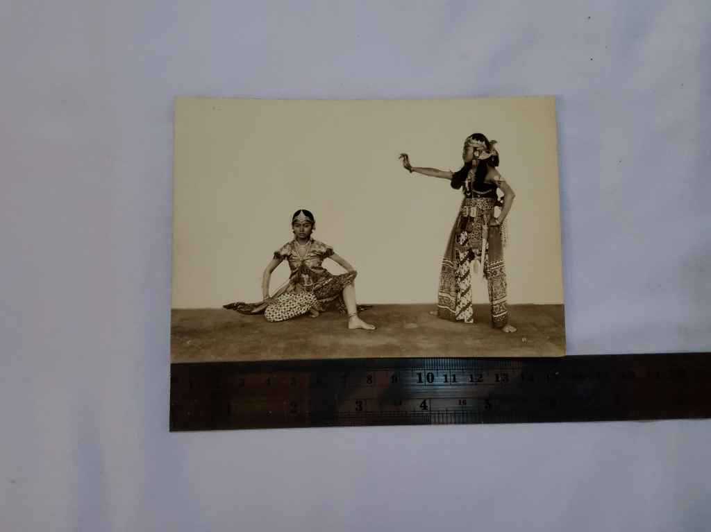 Foto Antik / Foto Kuno ; estimasi tahun 1900-an awal; ukuran 15,5cm x 10,5cm