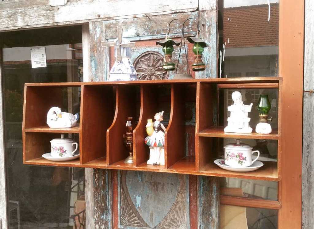 Rak lawasan. kayu jati. Warna Plitur