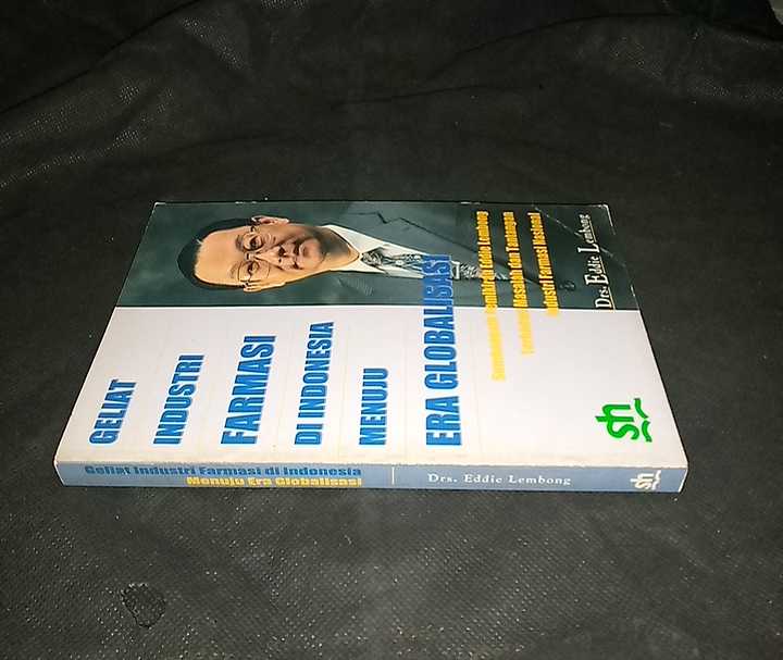 Buku GELIAT INDUSTRI FARMASI DI INDONESIA MENUJU ERA GLOBAL - Oleh Eddie Lembong - Terbitan Pustaka Sinar Harapan - Cetakan Pertama - Tahun 1999