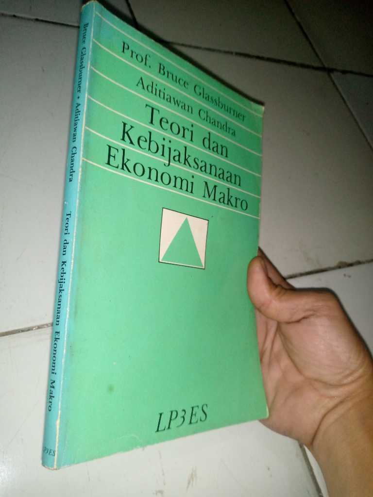 Buku TEORI DAN KEBIJAKSANAAN MAKRO Penerbit LP3ES Tahun 1983