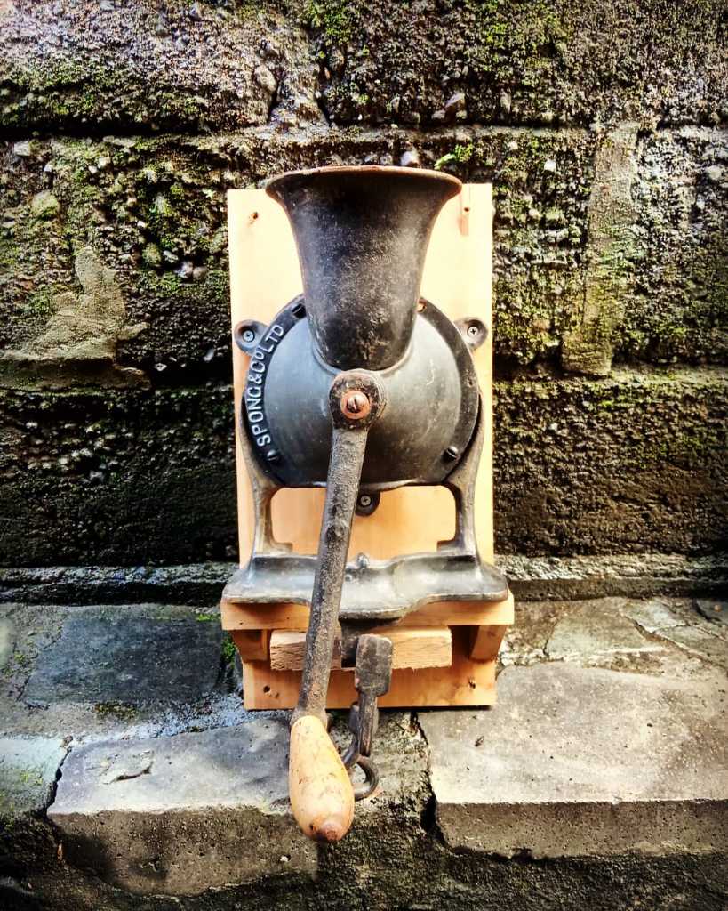 Gilingan kopi antik 'Spong & Co Ltd'.