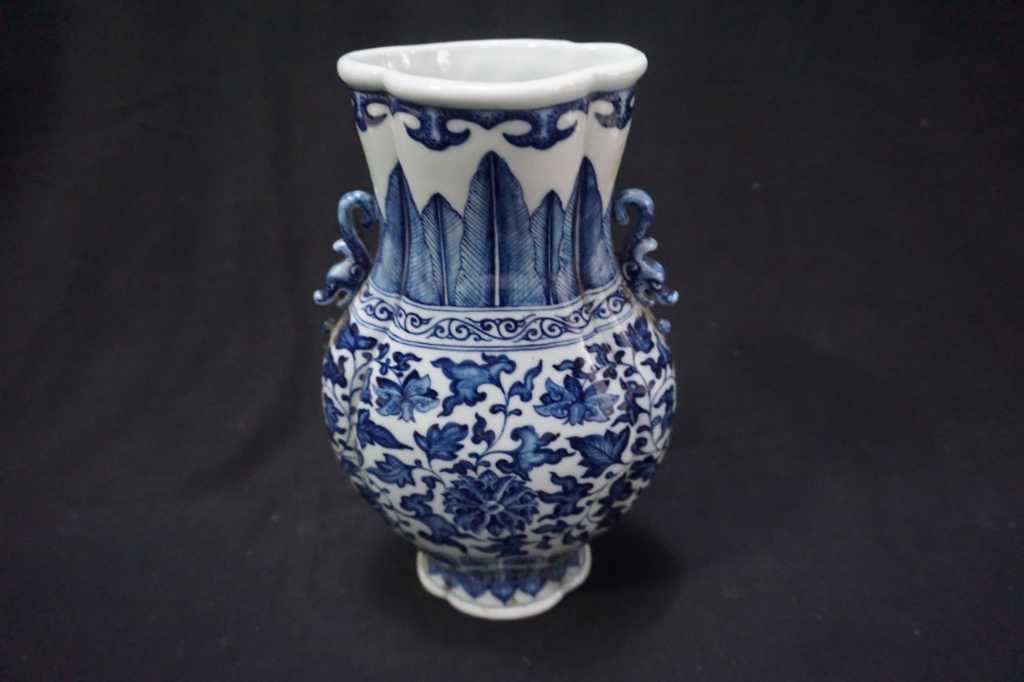 Vas Porcelain Vintage