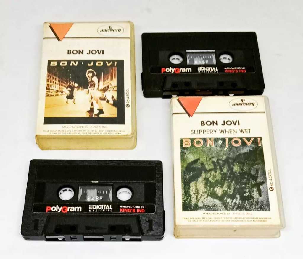 Bon Jovi 1984 , 1986 Kaset pita ( berfungsi dngn baik ).