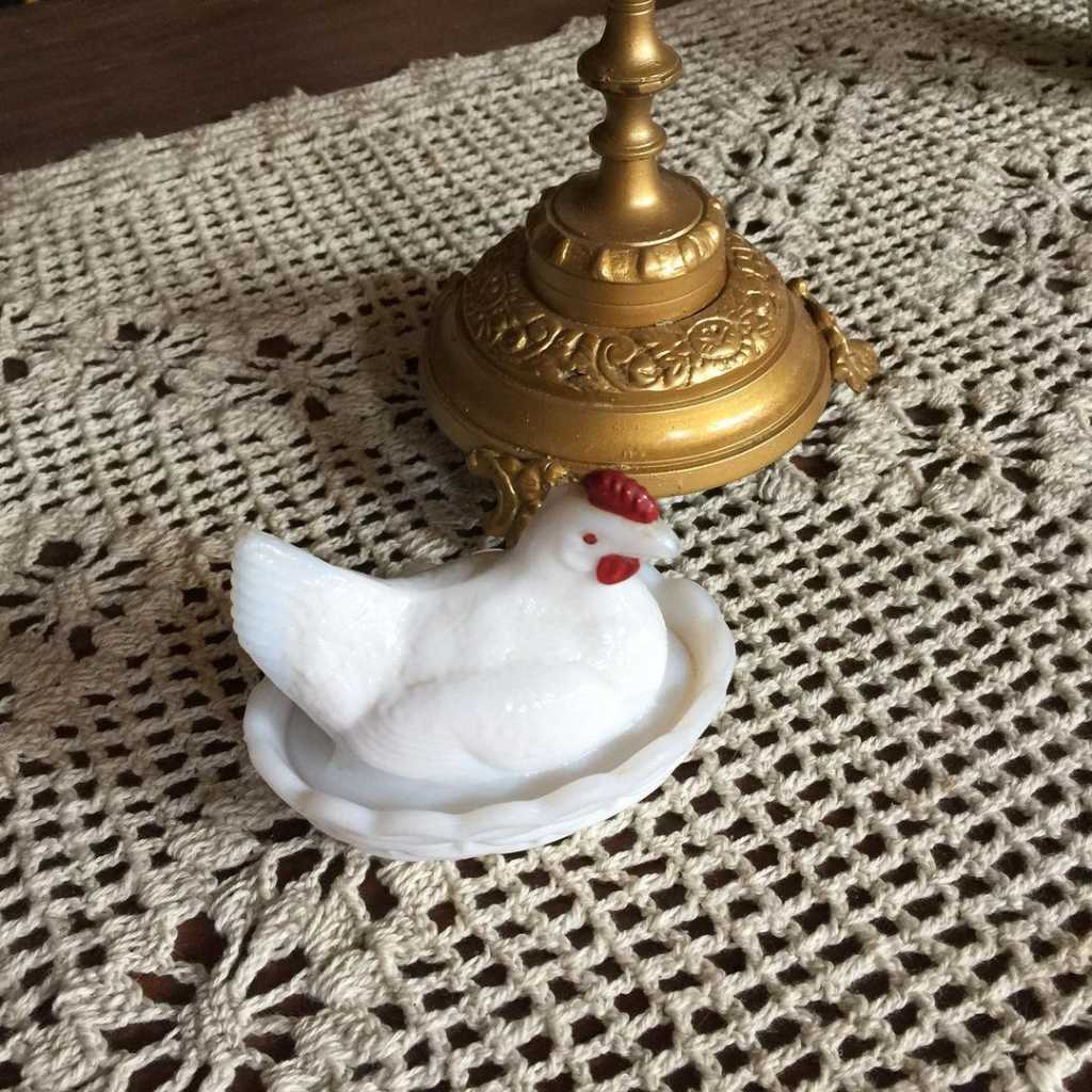 Crystal condiment tray.