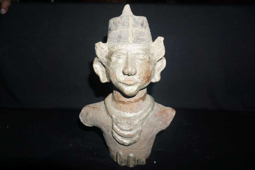 Part Loroblonyo Terracotta