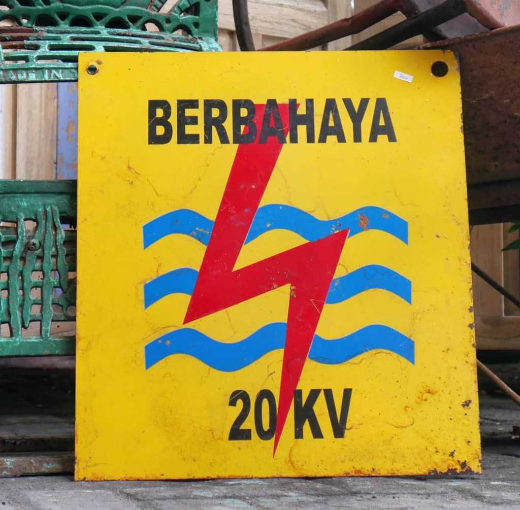 Plat Enamel Berbahaya 20KV