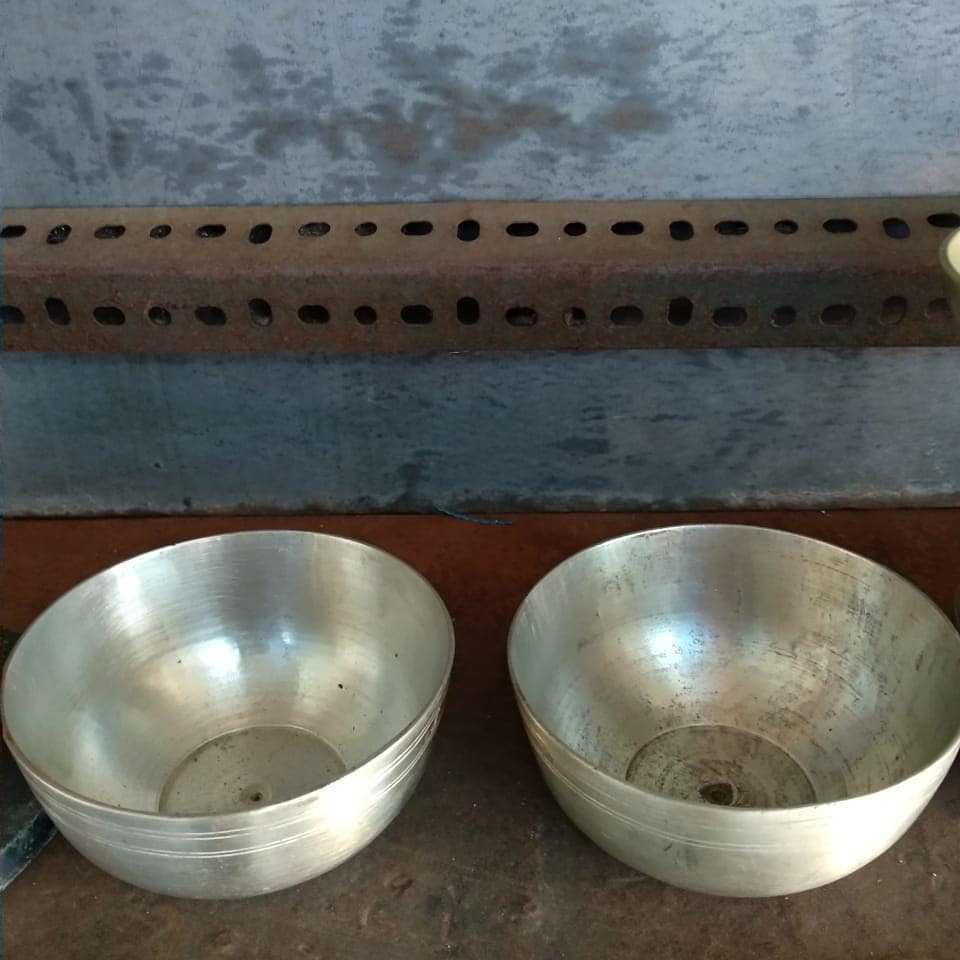 Cepuk tebal bahan kuningan ukuran kurang lebih 15 cm