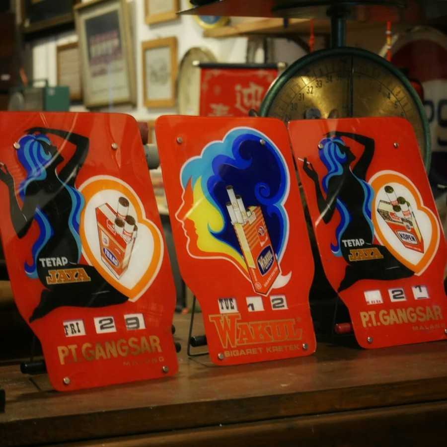 Kalender Akrilik Iklan Rokok Unik Klasik