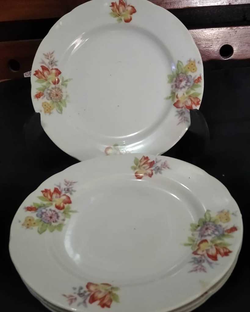 Piring Porcelain Vintage