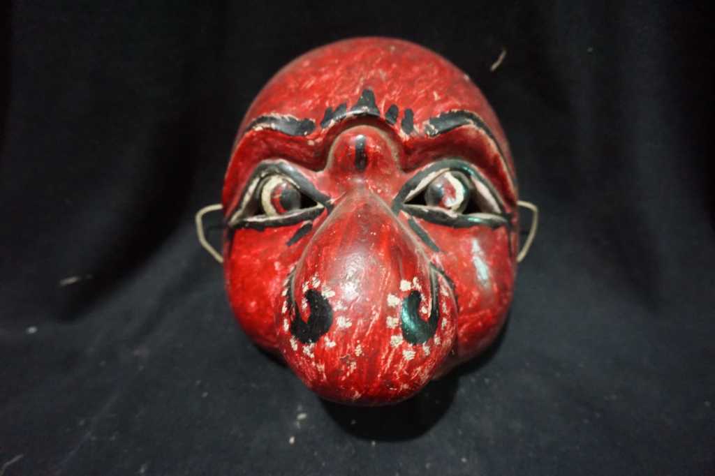 Topeng Penthul Antik