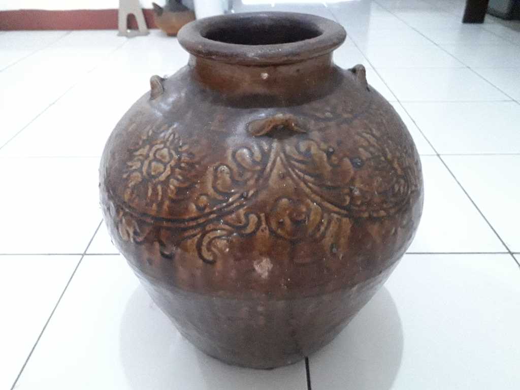 Guci Keramik Vintage