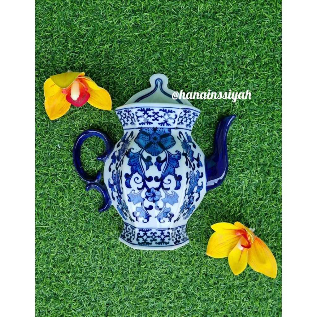 Pot Dinding White Blue