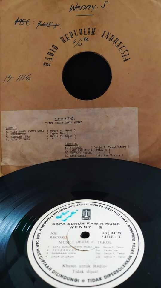 Piringan Hitam Sapa Suruh Kawin Muda - Wenny S