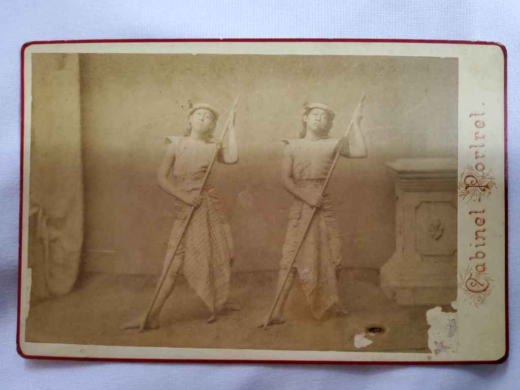 Foto antik / Foto kuno; estimasi tahun 1900-an awal; ukuran 16,5cm x 10,5cm